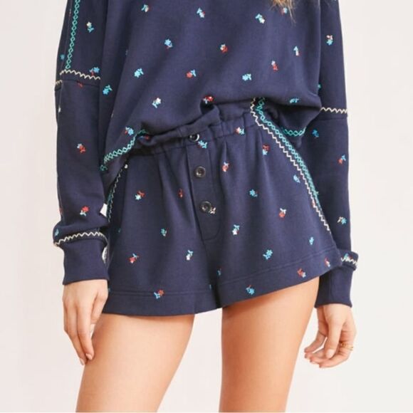 NWT Something Navy Blue Floral Embroidered High Waist Shorts - Picture 1 of 7